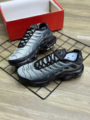 Nike AirMax TN Branco Preto c/ Cinza