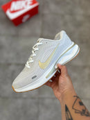 Nike Journey Run Branco c/ Dourado