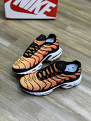 Nike AirMax TN Laranja c/ Preto e Branco