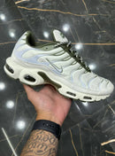 Nike Air Max TN Plus Bege c/ Verde Militar