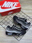 Nike AirMax 95 NOVO Preto c/ Cinza Escuro
