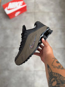 Nike Shox R4 Marrom c/ Preto
