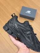 New Balance 1906R Preto e Prata