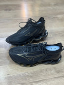 Mizuno Prophecy 14 Preto c/ Dourado Fosco