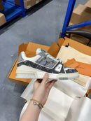 LV *Trainer