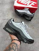 Nike AirMax 95 Branco c/ Cinza e Preto