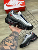 Nike AirMax 95 NOVO Preto c/ Branco e Vermelho