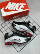 Nike Shox R4 Preto c/ Branco e Vermelho