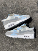 Nike AirMax 90 Branco c/ Azul Bebê e Cinza