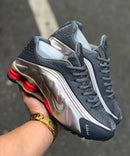 Nike Shox R4 Cinza Escuro c/ Vermelho
