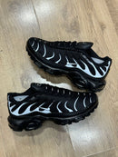 Nike AirMax TN Preto c/ Listras Brancas