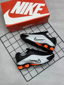 Nike Shox R4 Preto c/ Branco e Laranja