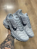 Nike AirMax TN Cinza Branco c/ Preto