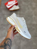 Nike Journey Run Branco c/ Dourado