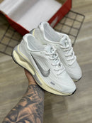 Nike Journey Run Branco c/ Prata e Creme