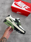 Nike AirMax 90 Bege c/ Verde Militar e Preto