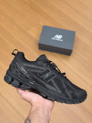 New Balance 1906R Preto e Prata