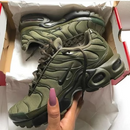 Nike Air Max TN Plus Verde Militar c/ Preto