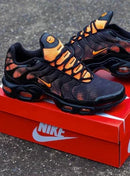Nike Air Max TN Plus Preto c/ Laranja