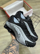 Nike Shox R4 Preto c/ Branco e Prata