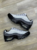 Nike AirMax 95 Cinza Claro c/ Branco e Preto