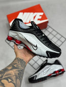 Nike Shox R4 Preto c/ Branco e Vermelho