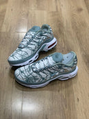 Nike AirMax TN Branco c/ Verde Musgo