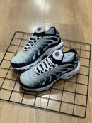 Nike AirMax TN Branco c/ Cinza e Preto