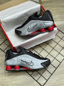 Nike Shox R4 Preto c/ Branco e Vermelho 2