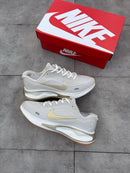 Nike Journey Run Branco c/ Dourado