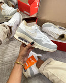 Nike AirMax 90 Premium Branco c/ Cinza e Bege