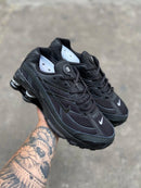 Nike Shox e Supreme Preto