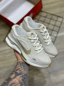 Nike Journey Run Creme c/ Dourado