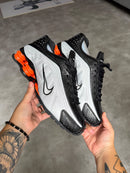 Nike Shox R4 Preto c/ Branco e Laranja
