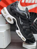 Nike AirMax TN Plus Preto c/ Branco e Prata