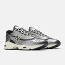 New Balance 1000 Silver Metallic c/ Preto e Creme