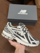 New Balance 1906R Grafite e Branco