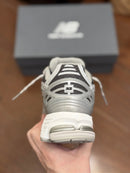 New Balance 1906R Grafite e Branco