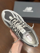 New Balance 1906R Grafite e Branco