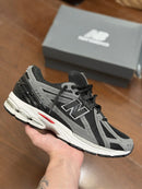 New Balance 1906R Preto e Branco