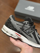 New Balance 1906R Preto e Branco