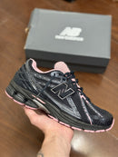 New Balance 1906R Marinho e Rosa