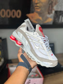NIKE SHOX R4 SUPREME