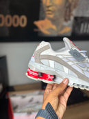 NIKE SHOX R4 SUPREME