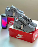 Nike AirMax TN Cinza Cinza Claro c/ Branco