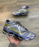 Mizuno Prophecy 1 (RELÍQUIA) Prata c/ Amarelo e Azul