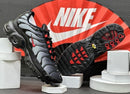 Nike AirMax TN Plus Preto c/ Cinza e Vermelho