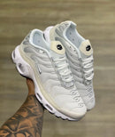 Nike AirMax TN Plus Branco c/ Cinza e Bege
