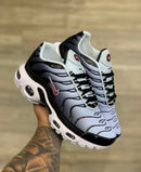 Nike AirMax TN Plus Branco c/ Preto e Vermelho